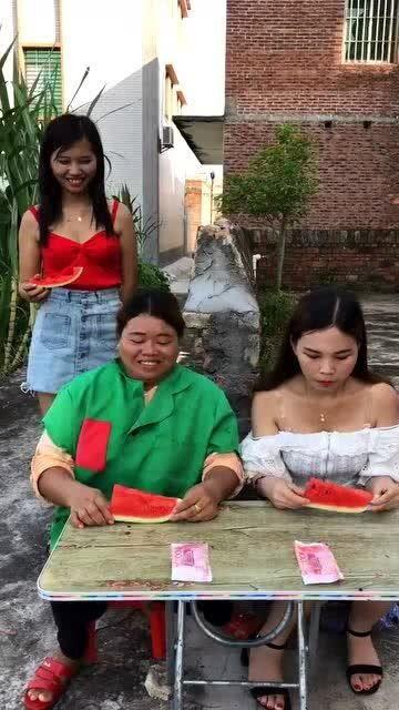 吃瓜比赛搞笑视频合集,笑料十足,欢乐无限